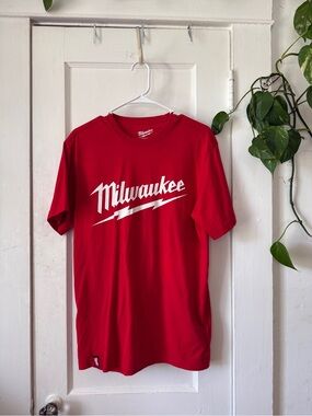 Milwaukee size M GRIDIRON Red Graphic Tee - Men